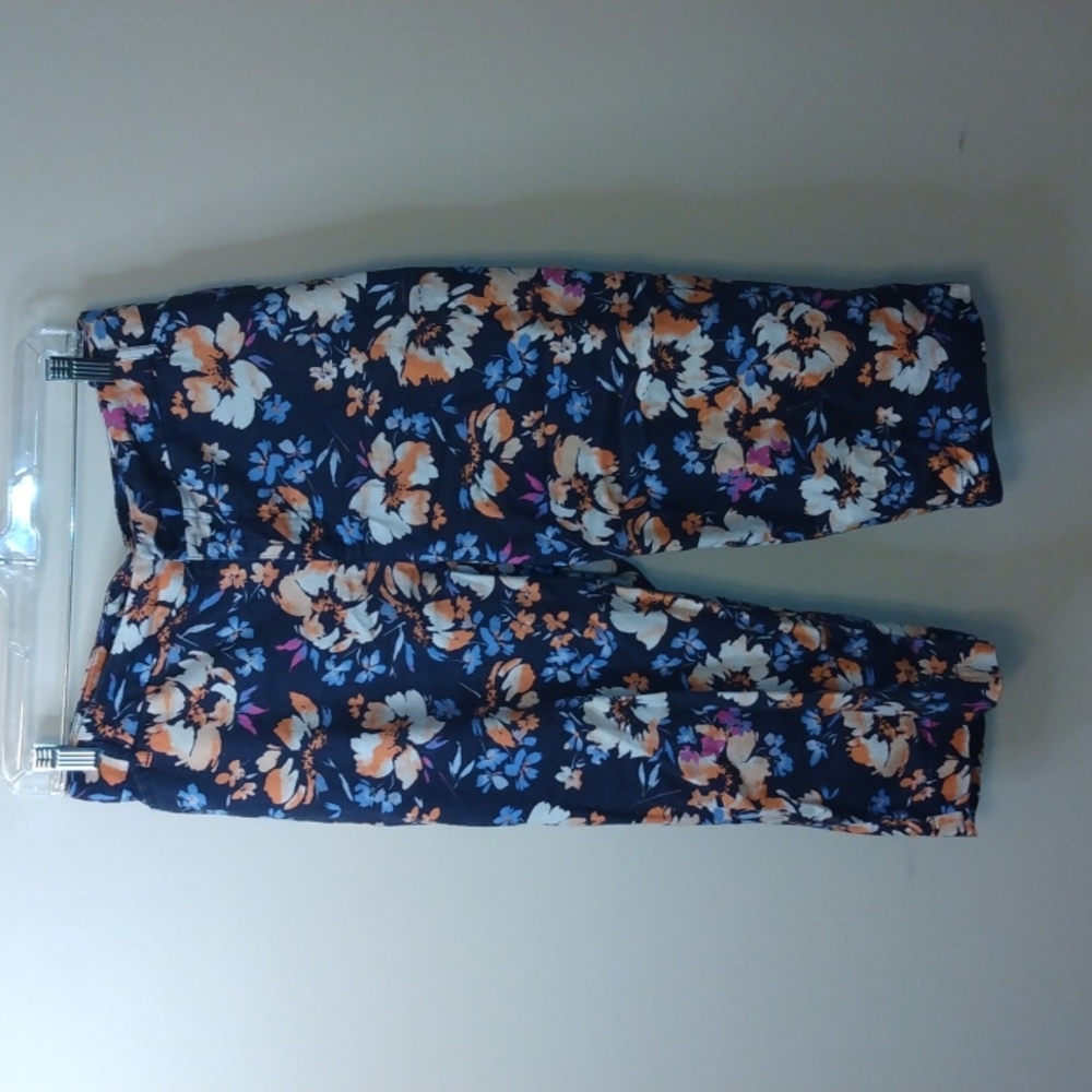 ST JOHN BAY FLORAL CAPRI PANTS SIZE 20W